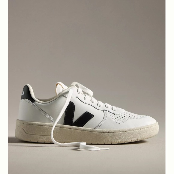 Veja Other - Veja V10 Sneaker GUC 10